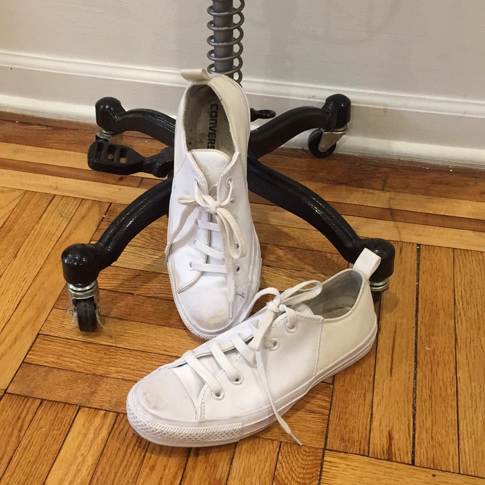⚪️ CONVERSE leather allstars ⚪️